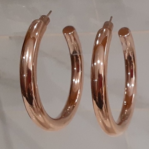 Wanderlust + Co, 18k Rose Gold “Faye“ Hoop Earring Mini , standard, or XL - Picture 3 of 3